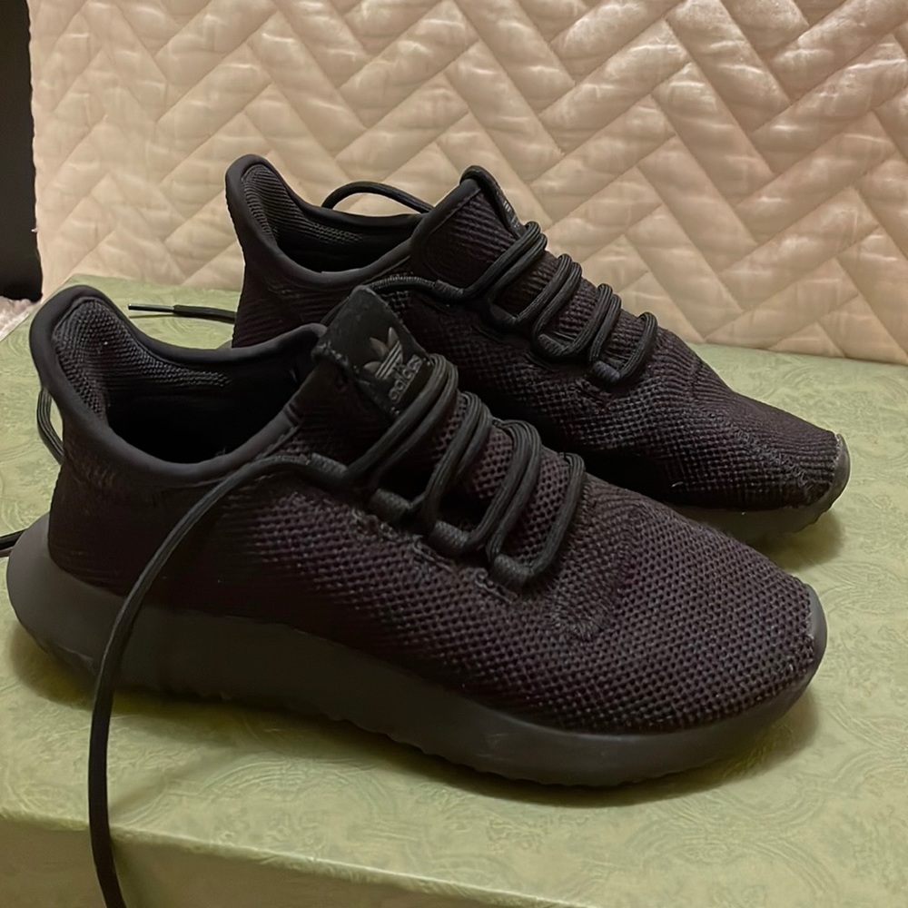 Womens Adidas black sneakers size US 4